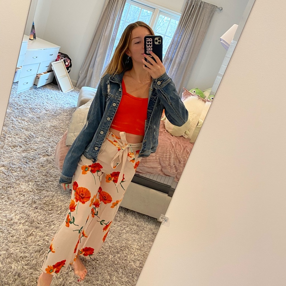 Flowy floral pants 🌺🌸🌼